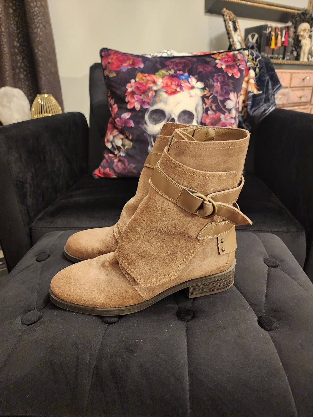 Fergie Women's Suede Mid Calf Boots with Buckle Strap - Tan Like New Sz 7.5